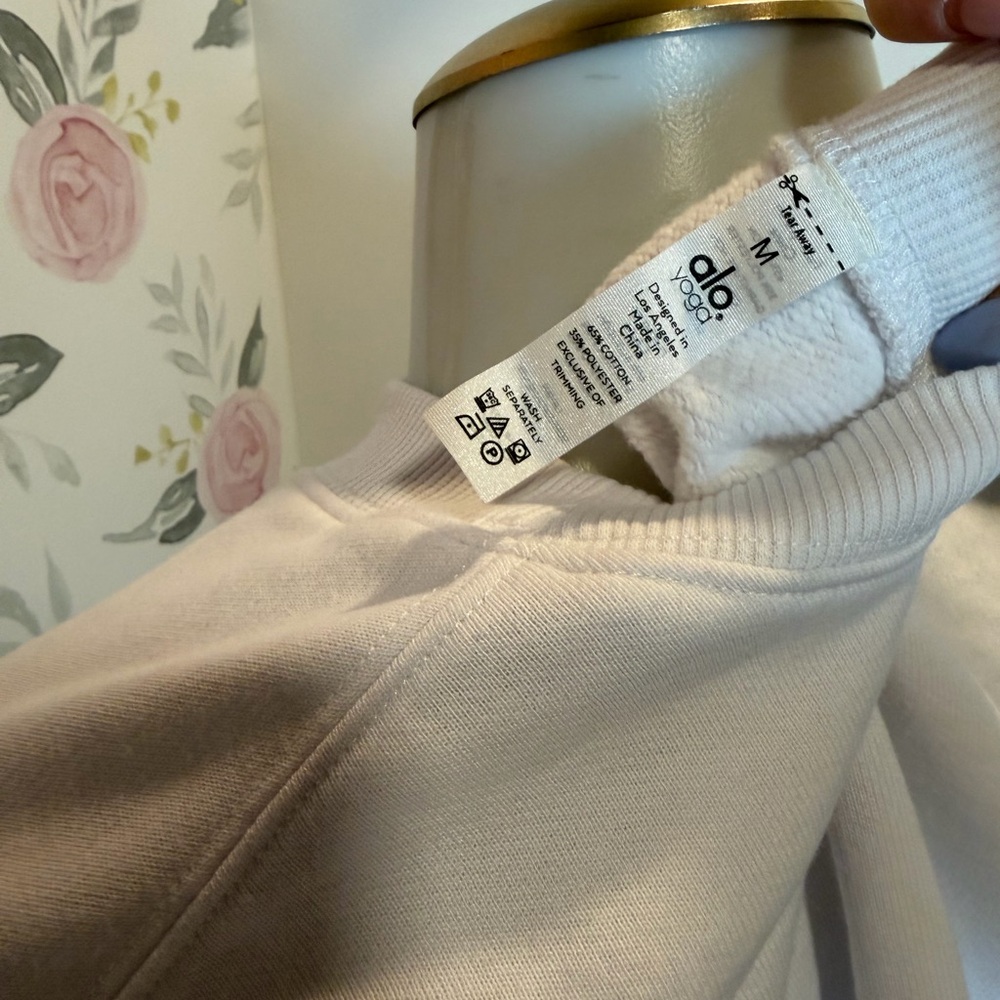 Alo Yoga Devotion Crewneck Pullover
in white. - Picture 5 of 6
